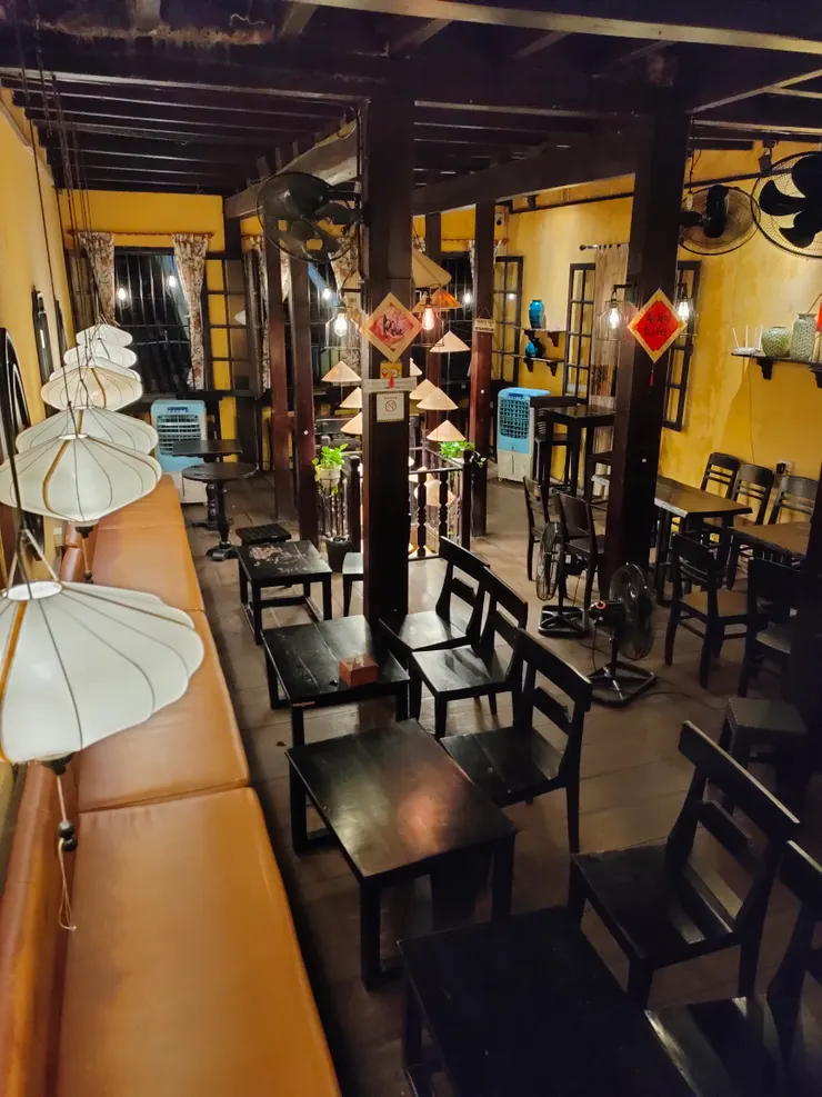 去拿衣服前,路過網美咖啡館,蛋糕千萬不要點