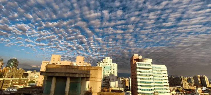 品味一輪春秋感謝冥冥安排巧！2022/12/28午後美麗的雲。