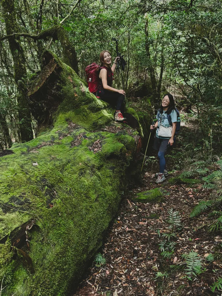 拍照拍太久，走到這裡還不到一半，只好憨笑了！！