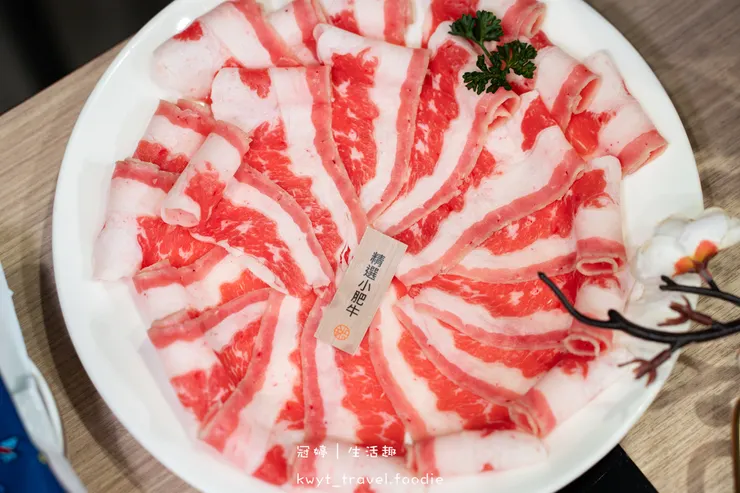 [台南親子友善餐廳]敝姓鍋台南海安店，龍蝦海陸套餐、過年限定內用年菜超澎湃，台南過年聚餐推薦，附最新菜單