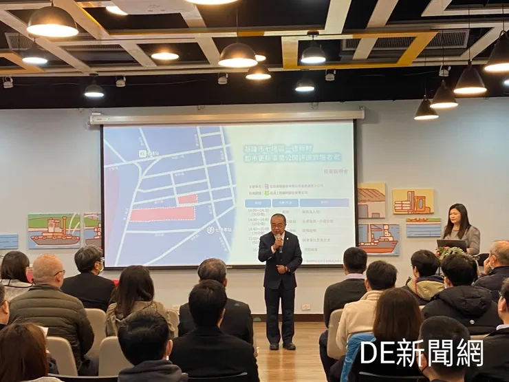 基隆港務分公司總經理高傳凱向投資業者說明招商具備之條件。(照片由基隆分公司提供)
