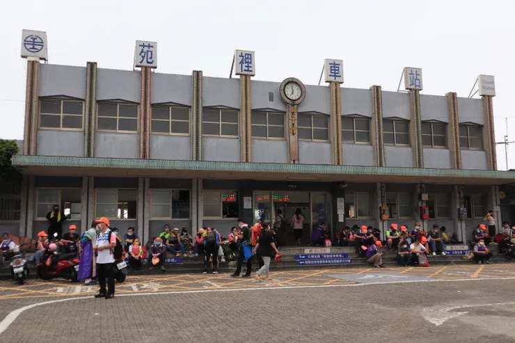 被香燈腳＂佔領＂的苑裡車站