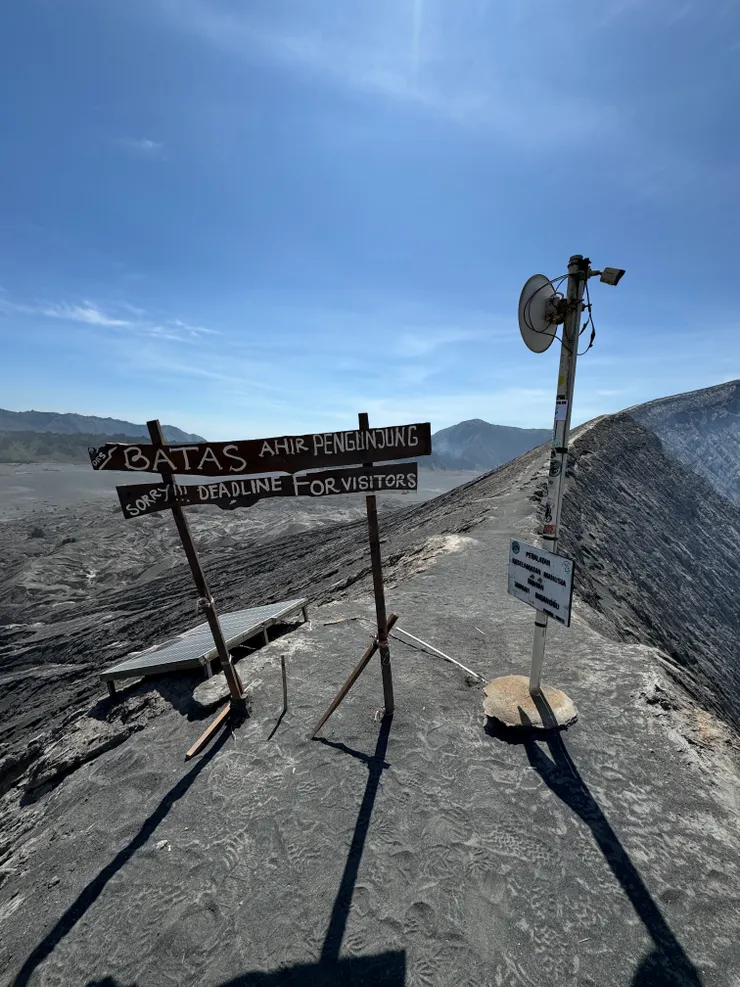 我很想再往前走，但有立牌告示被禁止了