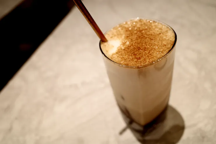 【培茶歐蕾】NT$180。Roasted Green Mylk Tea