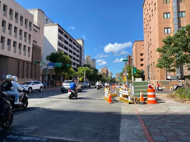 捷運施工中的木柵路一段考試院附近