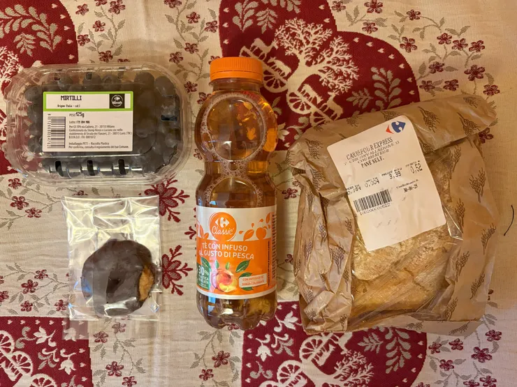 晚餐 - 麵包、餅乾、飲料、藍莓