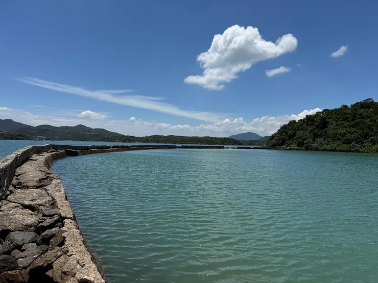 走到堤圍的另一邊