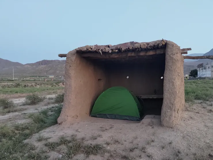 小土屋搭帳篷👍