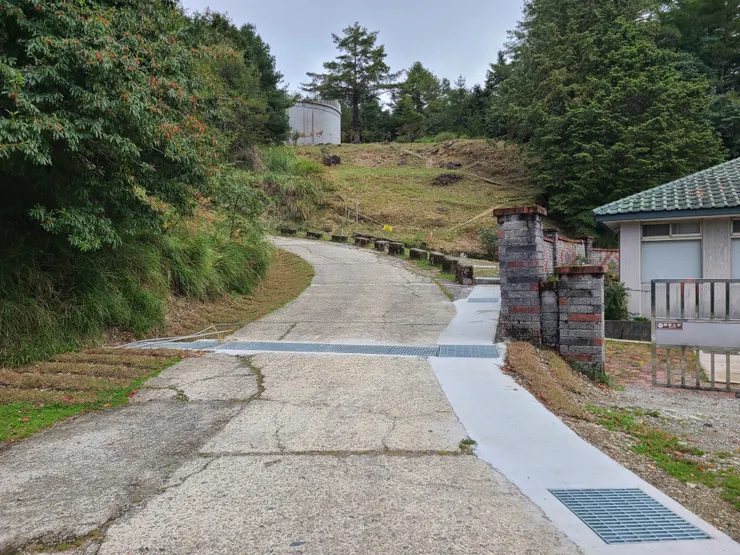 戰備道路入口，開始走之前記得先線上入園報到(雪霸)