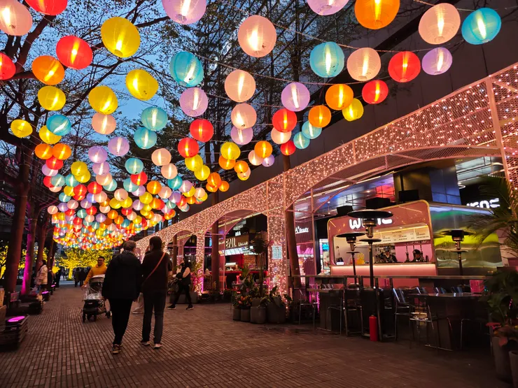 節日氛圍濃厚的現場