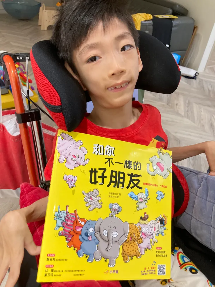 逗趣的繪本裡面有很多《不一樣》的大象，祐很喜歡。