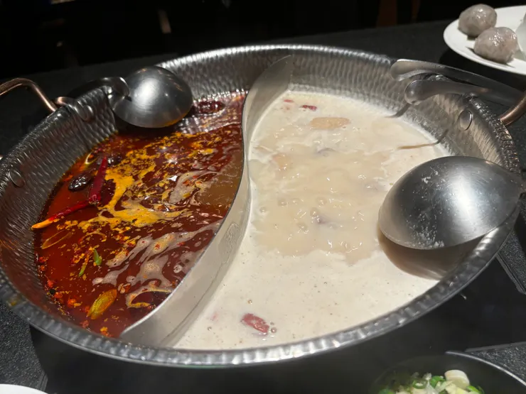 鴛鴦湯底（麻辣鍋/豬肚雞）