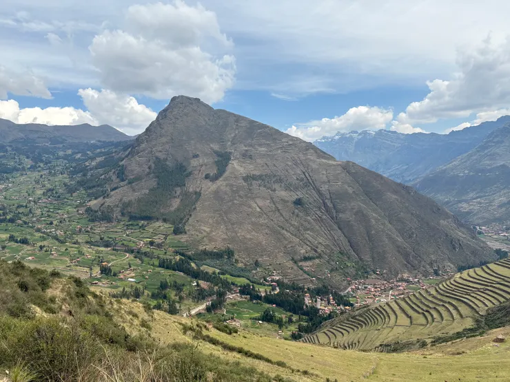 絕美的山景和一路從山頂延伸至谷底的梯田