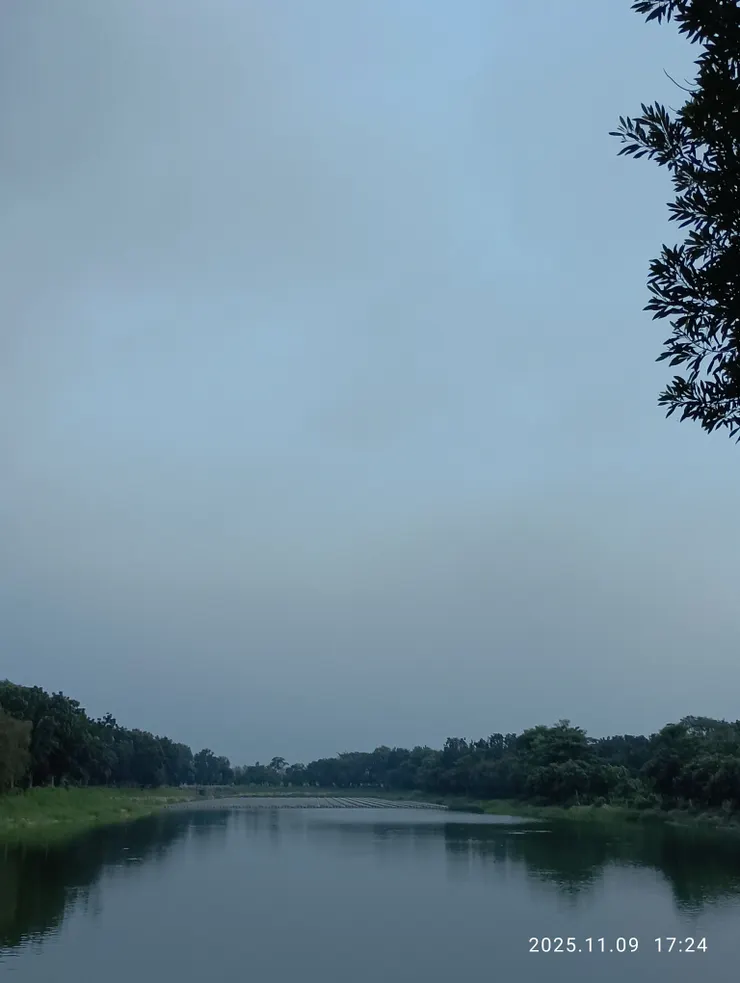 前度相逢空山遠，爾今風雨欲來