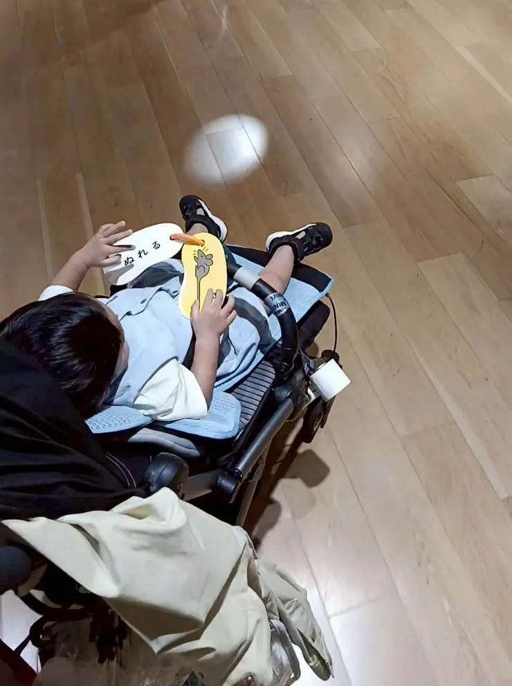 珍豬找到媽咪後，果然就願意乖乖坐嬰兒車了😂，還多加了一個圖卡戰利品(2000多日元)