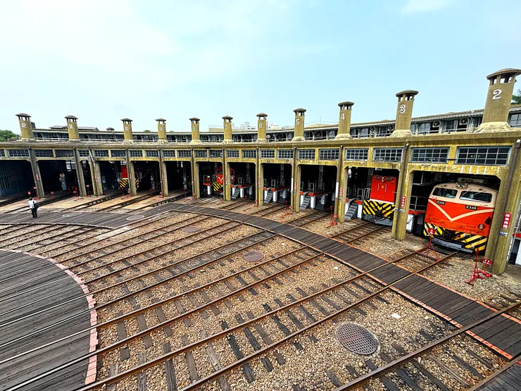 上觀景台看扇形車庫（自行拍攝）