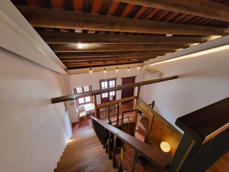 屋頂也能飄散木頭香