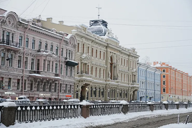 沿著運河走去教堂