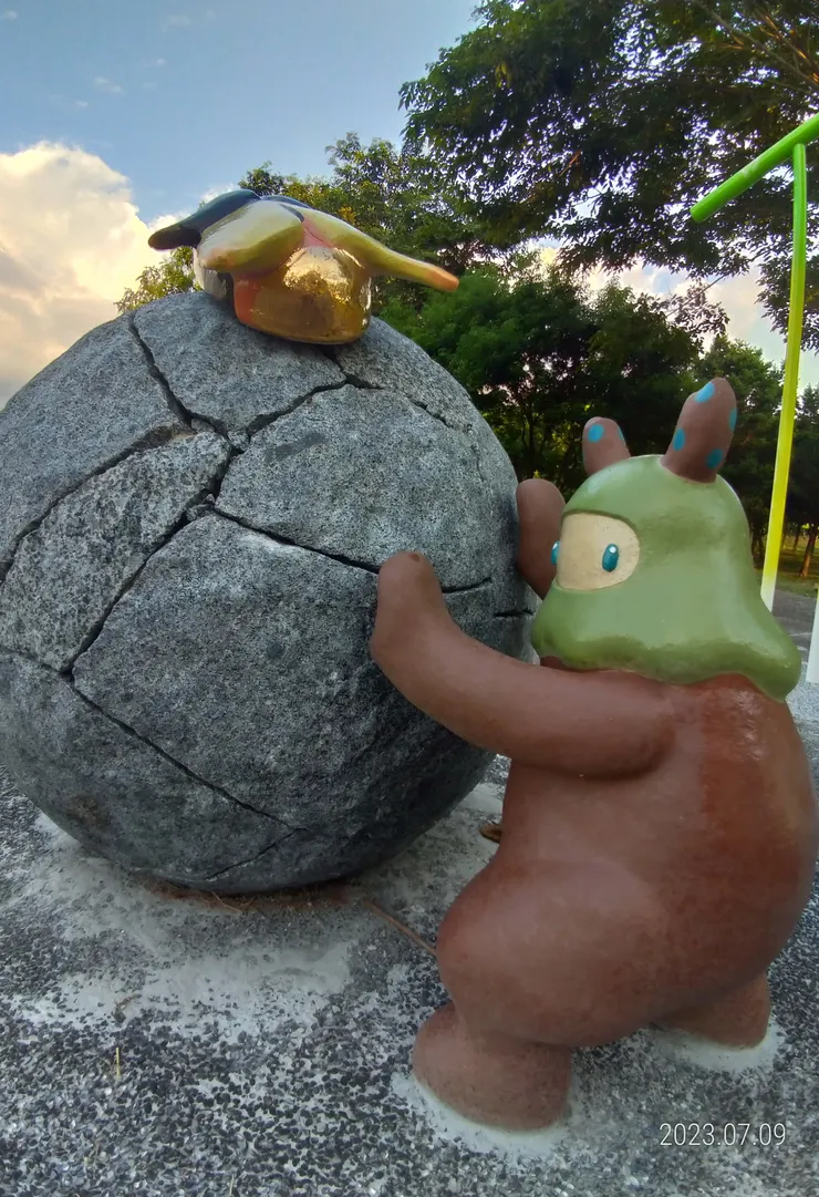 94歲以"生命不能承受之輕"名聞，此書常也推動我深思，自拍攝