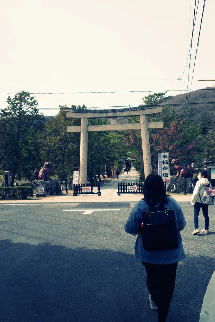 石鳥居,話說我拍照時,有時不會特意的避開路人