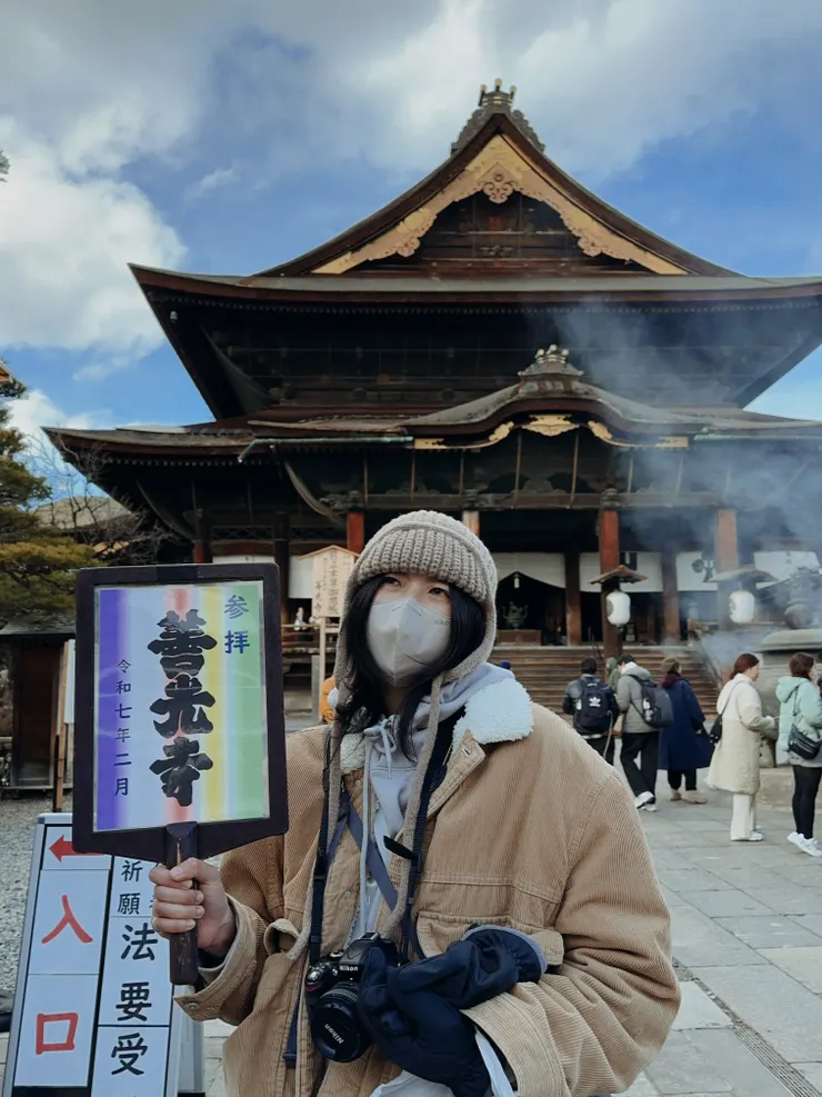 本堂前的觀光客打卡🤣