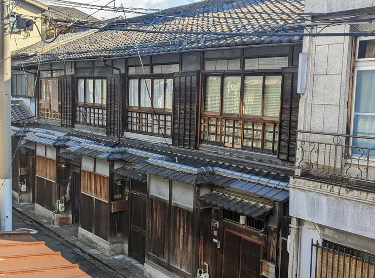 日本長屋,有點像台南的老房子 (圖片來源:網路)