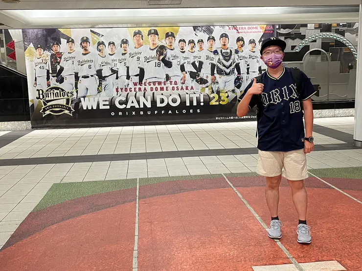 地鐵站的大海報