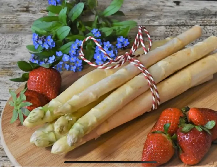 每天應該吃到12種以上的食材，每周不低於25種食材，這樣有利於營養均衡。​