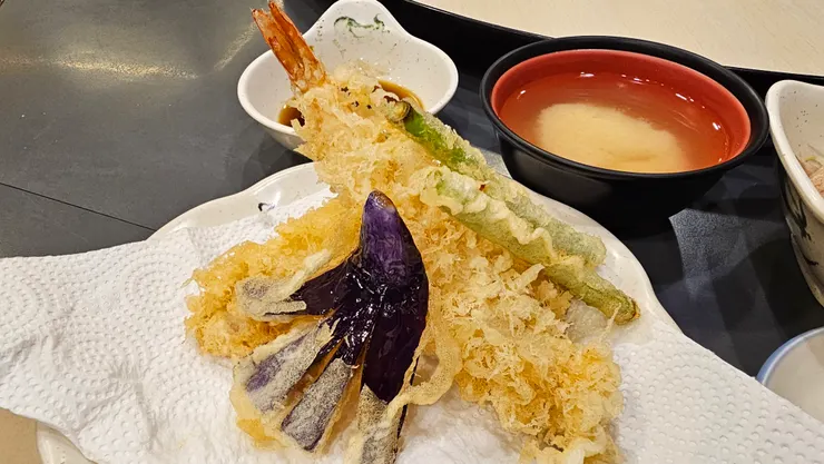 一條炸蝦和一條炸魚!真是賺到了!