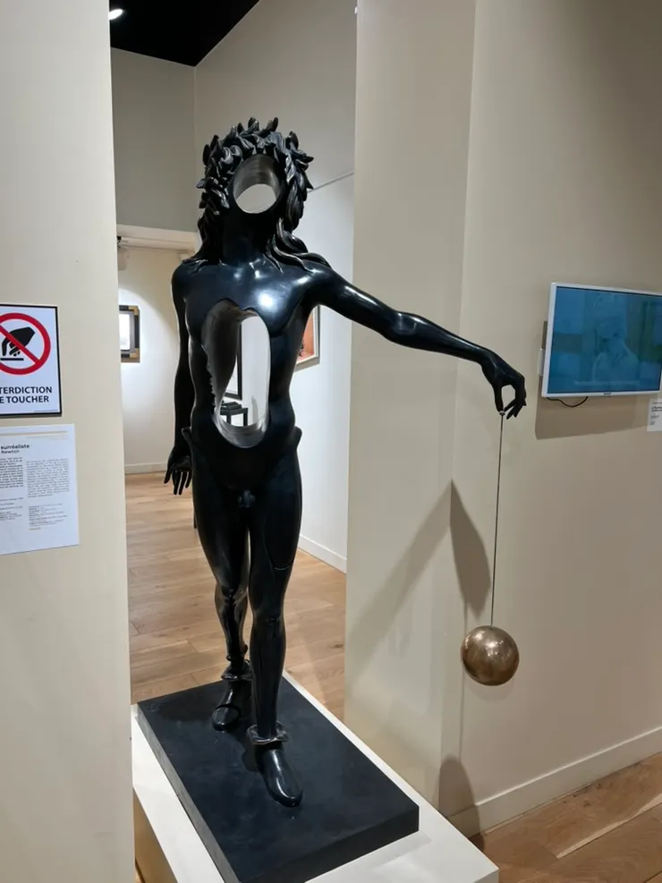 超現實牛頓（Surrealist Newton）