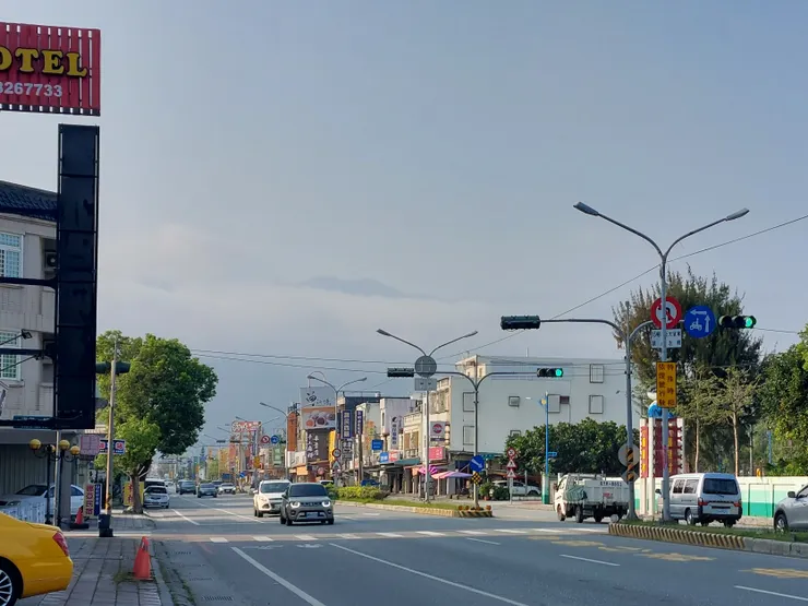遠處有幾家名產店 / 林鴻鈞@並木居