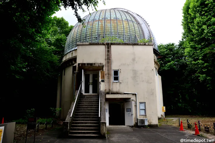 日本國立天文台三鷹園區是日本現存最古老的現代天文台台址,現今除了持續進行世紀先端的天文科學研究,也累積了相當深厚的歷史遺產