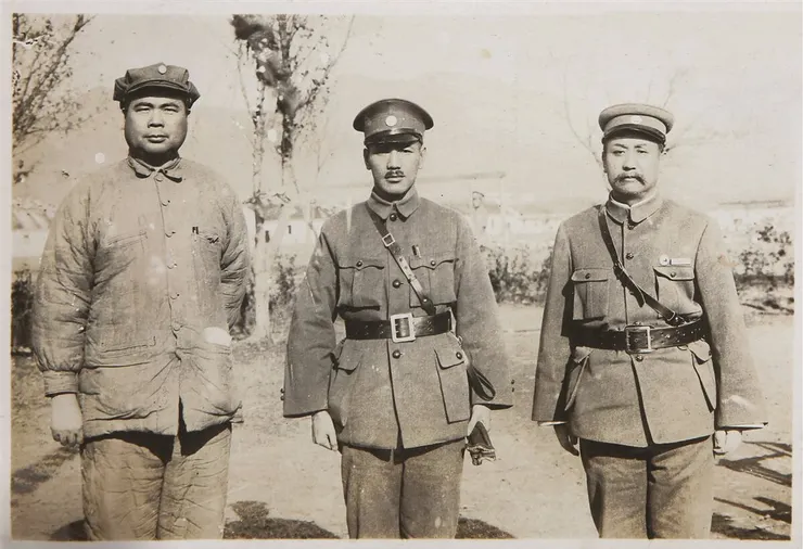 馮玉祥（左）、蔣介石（中）、閻錫山（右）三人的合照，後來反目成仇，馮玉祥與閻錫山一起聯手在中原大戰中對抗蔣介石。