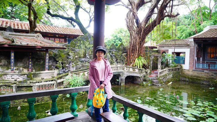 方鑑齋假山小橋