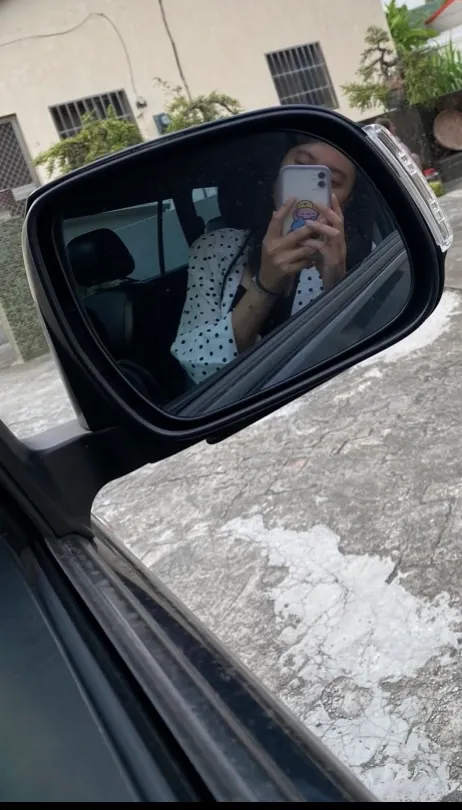 雖然有汽車駕照，但絕大部分時間還是在副駕駛座😝