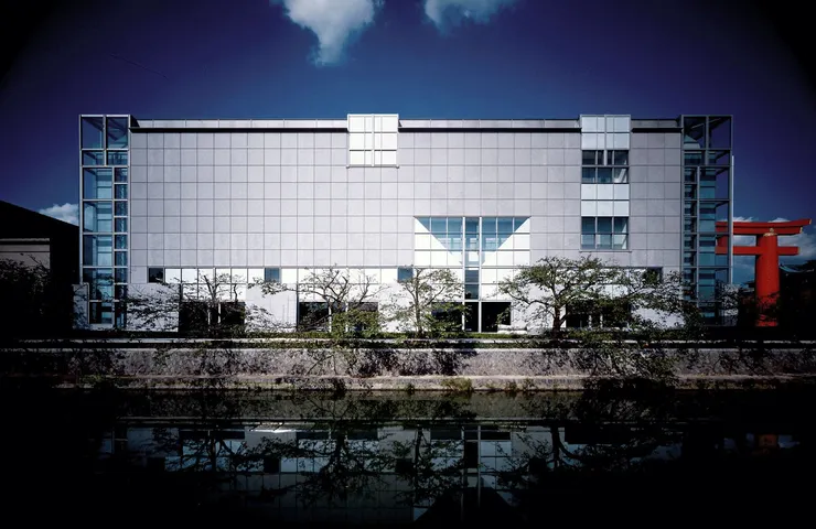 京都國立近代美術館,由建築師槇文彥設計。