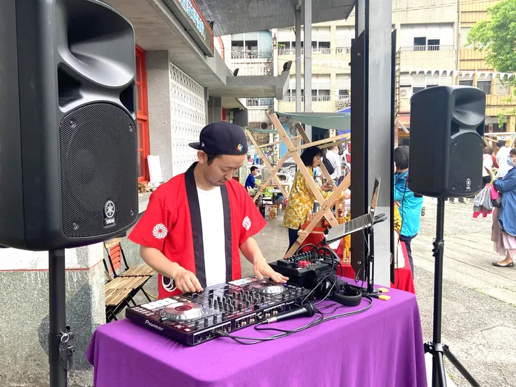 旅人書店2023年舉辦的4場「公園集市」活動，都有來自DJ Junji的音樂陪伴