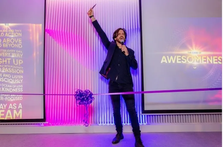  “Hall of Awesomeness” 現代化禮堂用來舉辦歡慶成就、社交聚會、舉辦技術創業活動，榮獲 “2019年世界十大最美丽的办公室”，來自澳洲的設計師Luke Anthony Myers表示創造與眾不同的工作體驗空間。