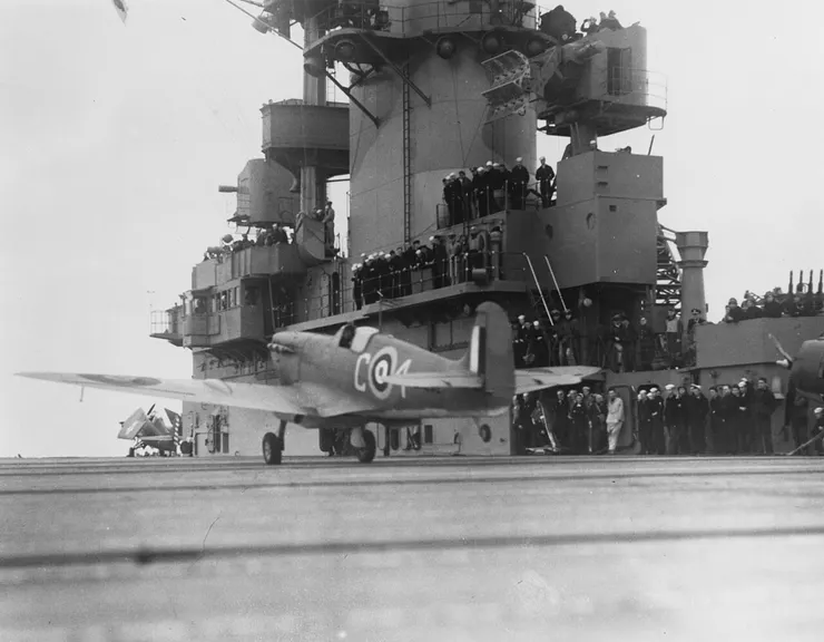 1941年5月，噴火戰鬥機從胡蜂號起飛，增援馬爾他。這次已是胡蜂號第二次執行相關任務。