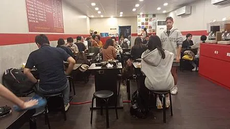 [台北美食]網友最愛小火鍋來自頂紅、服務人員也相當親切與快速