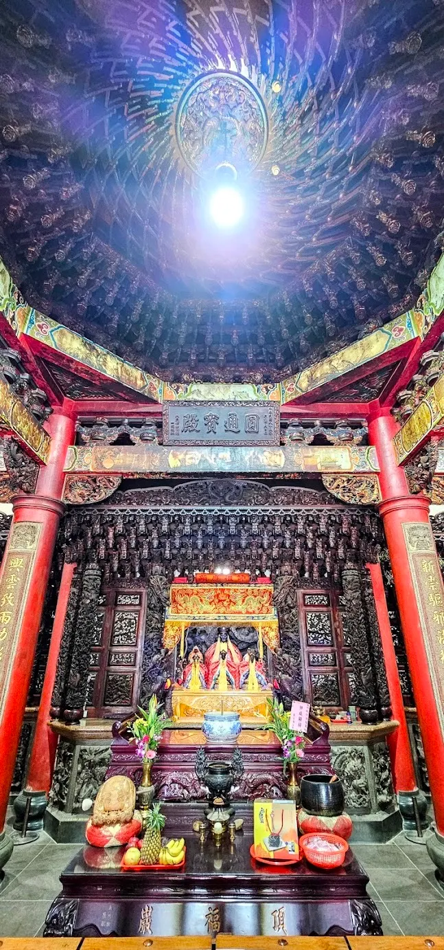 主殿上方天穹藝術壯觀（圖片截圖於網路）