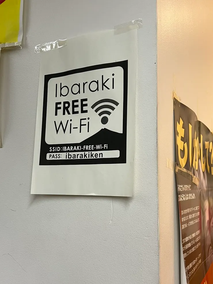 機場牆上會貼wifi密碼