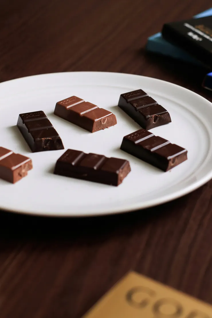 GODIVA醇享系列 ◽️黑巧克力◽️海鹽焦糖牛奶巧克力◽️牛奶巧克力 ◽️海鹽黑巧克力◽️90%黑巧克力◽️血橙黑巧克力 內含八份的獨立包裝，每種都能吃到香醇濃郁口感！