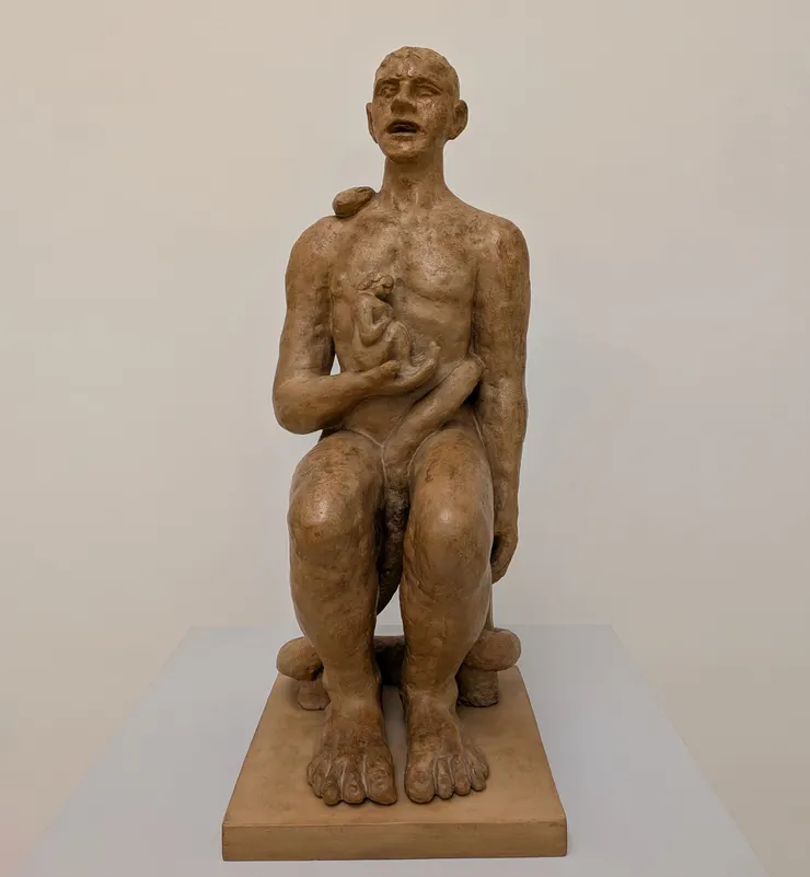 馬克斯·貝克曼（Max Beckmann），〈亞當與夏娃〉（Adam und Eva），1936 年，石膏塑像，德國漢堡美術館（Hamburger Kunsthalle）。