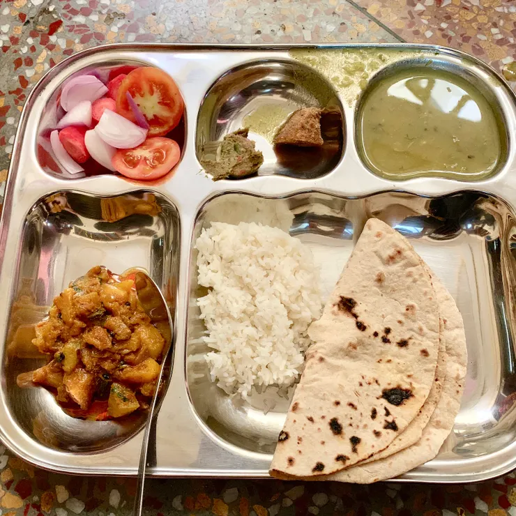 蔬菜 Sabji （左下）｜豆子濃湯（右上）