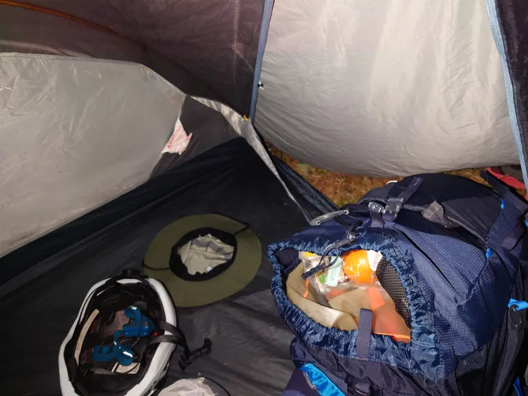 第3天，凌晨3點起床，拔營收帳下山回台北，我認為下次紮營需要給外帳噴上防蚊液