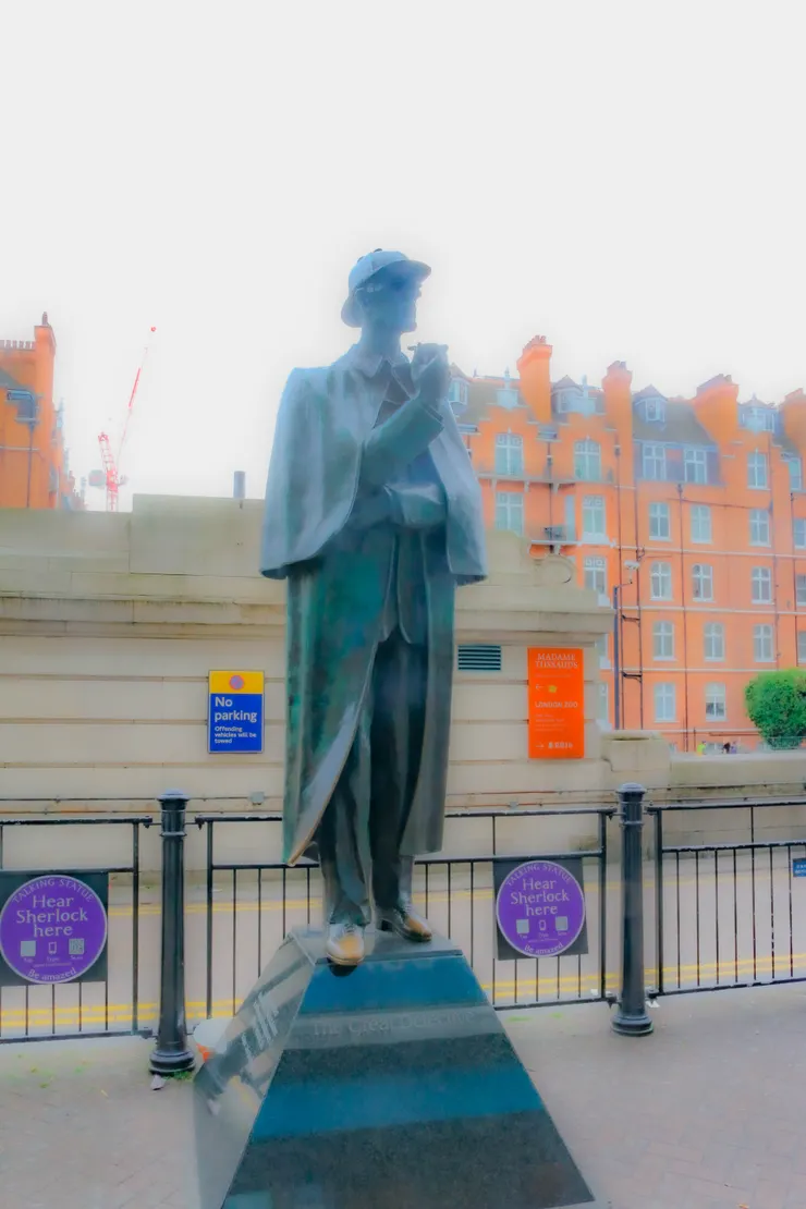 貝克街地鐵站外的福爾摩斯雕像