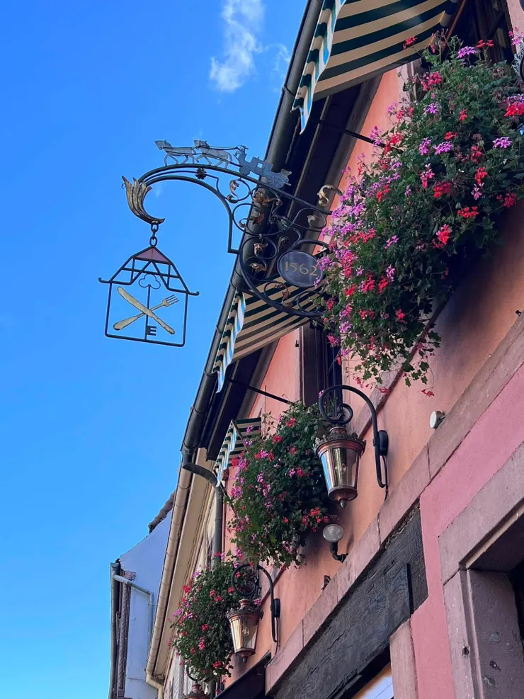 路上店家可愛的招牌