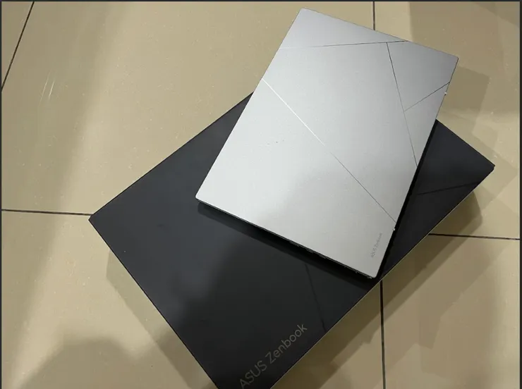 ASUS Zenbook 14 (UX3402VA)機身外觀與包裝盒