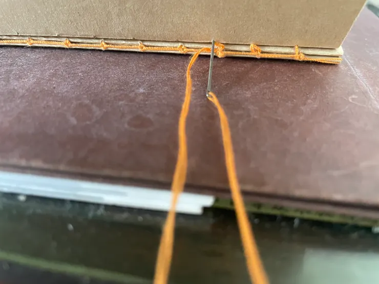 再穿到第三台的另一個洞口。